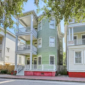 https://forsyth-on-the-green.top-hotels-in-savannah.com